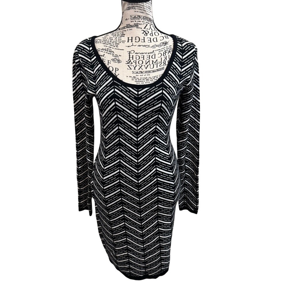 Gianni‎ Bini Monochrome Chevron Long Sleeve sweater Dress